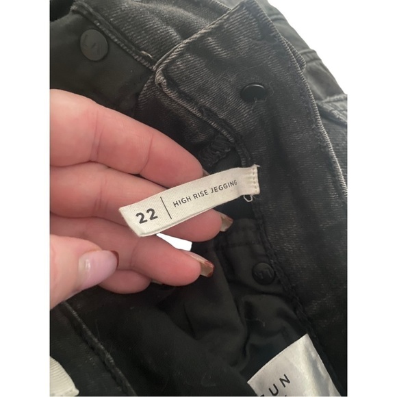 PACSUN High Waisted Distressed Legging I Size: 22 - Picture 8 of 10